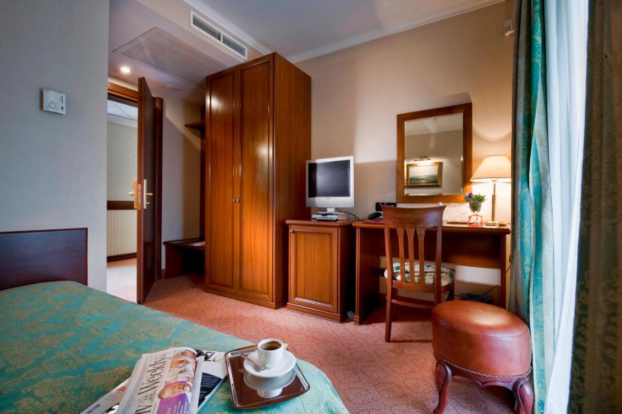 אודסה Hotel Otrada מראה חיצוני תמונה