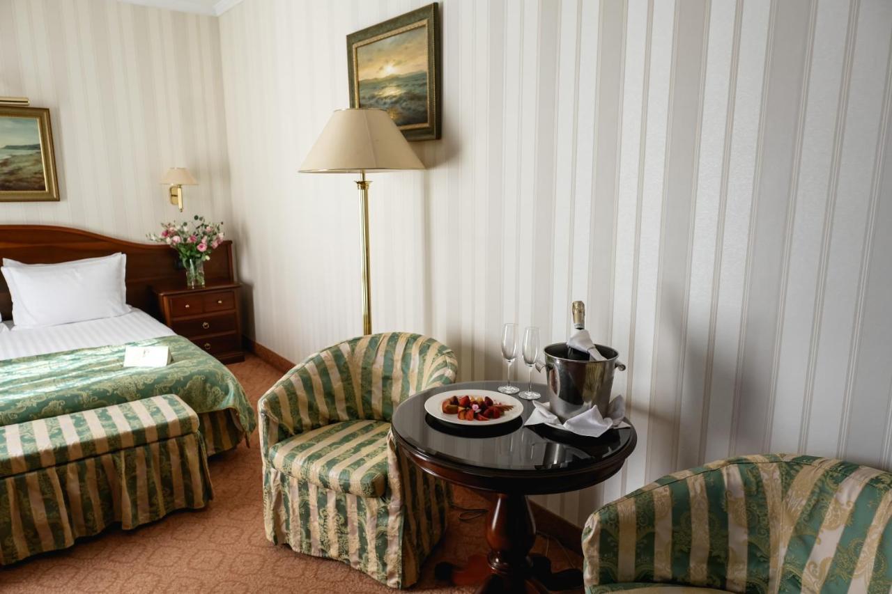 אודסה Hotel Otrada מראה חיצוני תמונה
