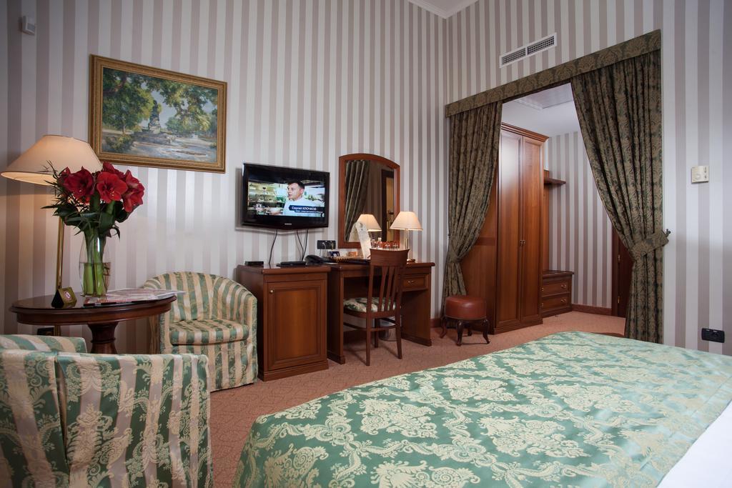 אודסה Hotel Otrada מראה חיצוני תמונה