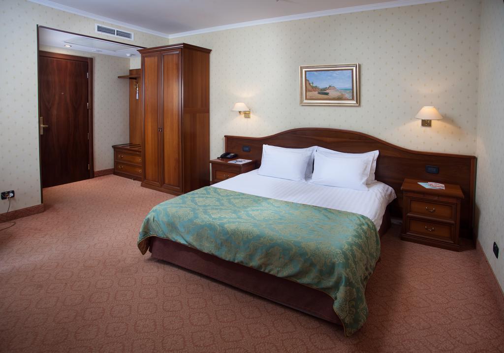 אודסה Hotel Otrada מראה חיצוני תמונה