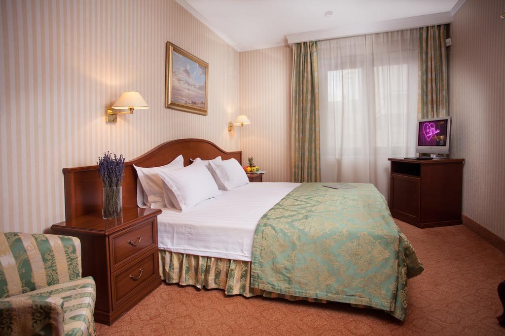 אודסה Hotel Otrada מראה חיצוני תמונה