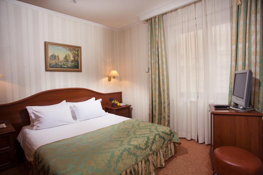 אודסה Hotel Otrada מראה חיצוני תמונה