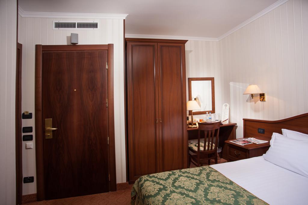 אודסה Hotel Otrada מראה חיצוני תמונה