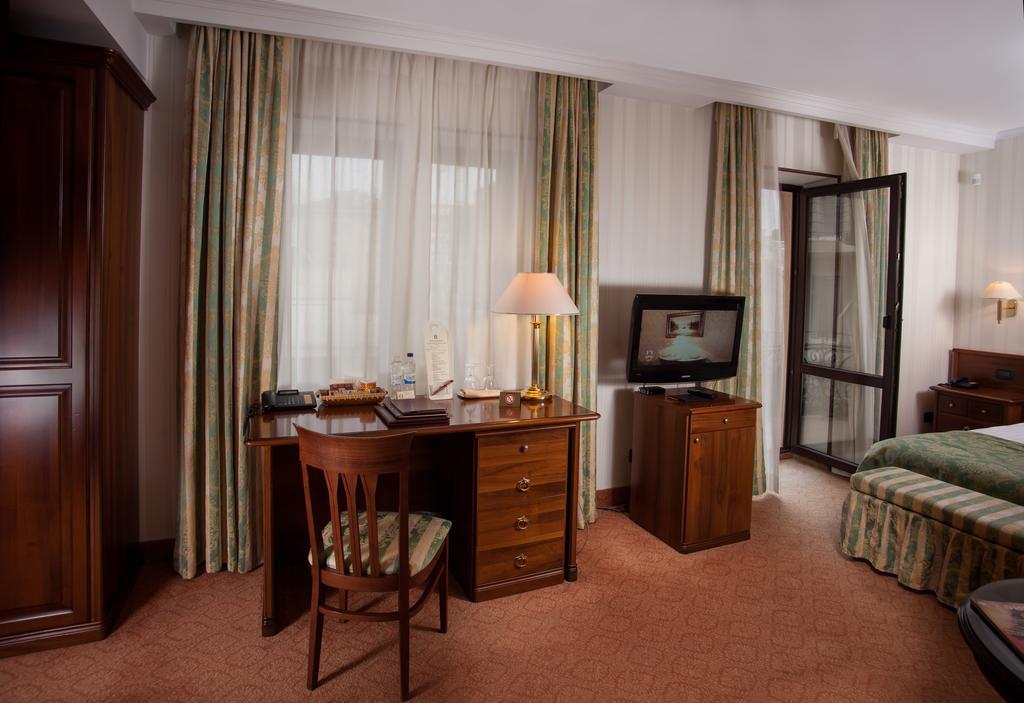 אודסה Hotel Otrada מראה חיצוני תמונה