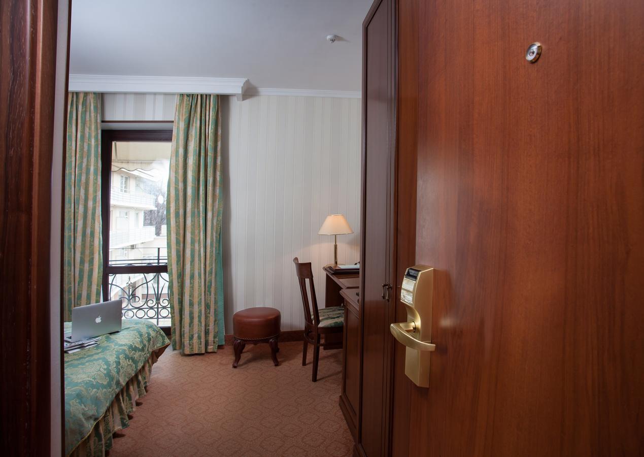 אודסה Hotel Otrada מראה חיצוני תמונה