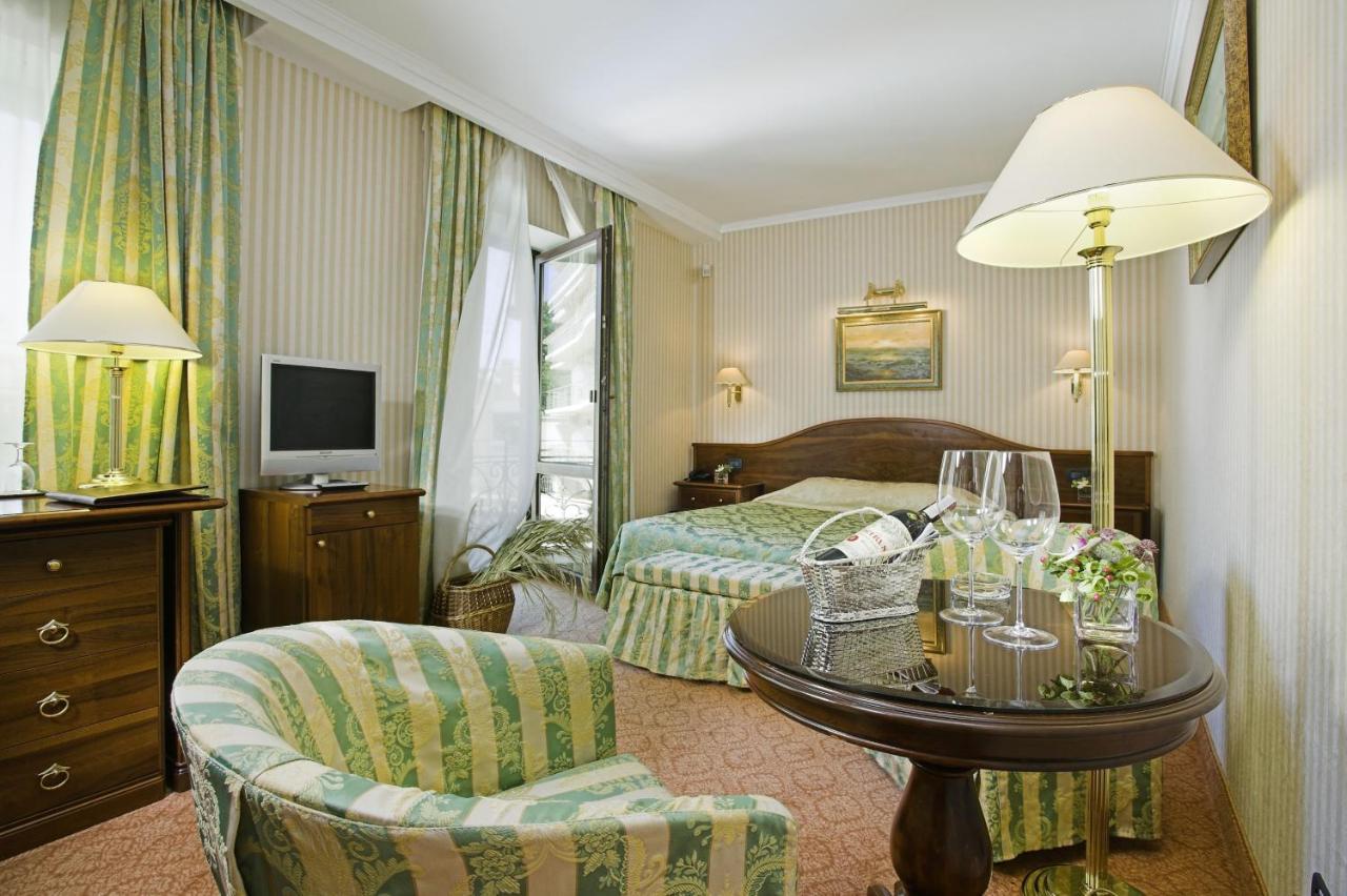 אודסה Hotel Otrada מראה חיצוני תמונה