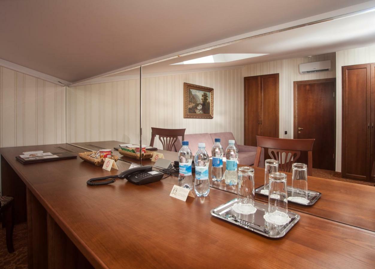 אודסה Hotel Otrada מראה חיצוני תמונה