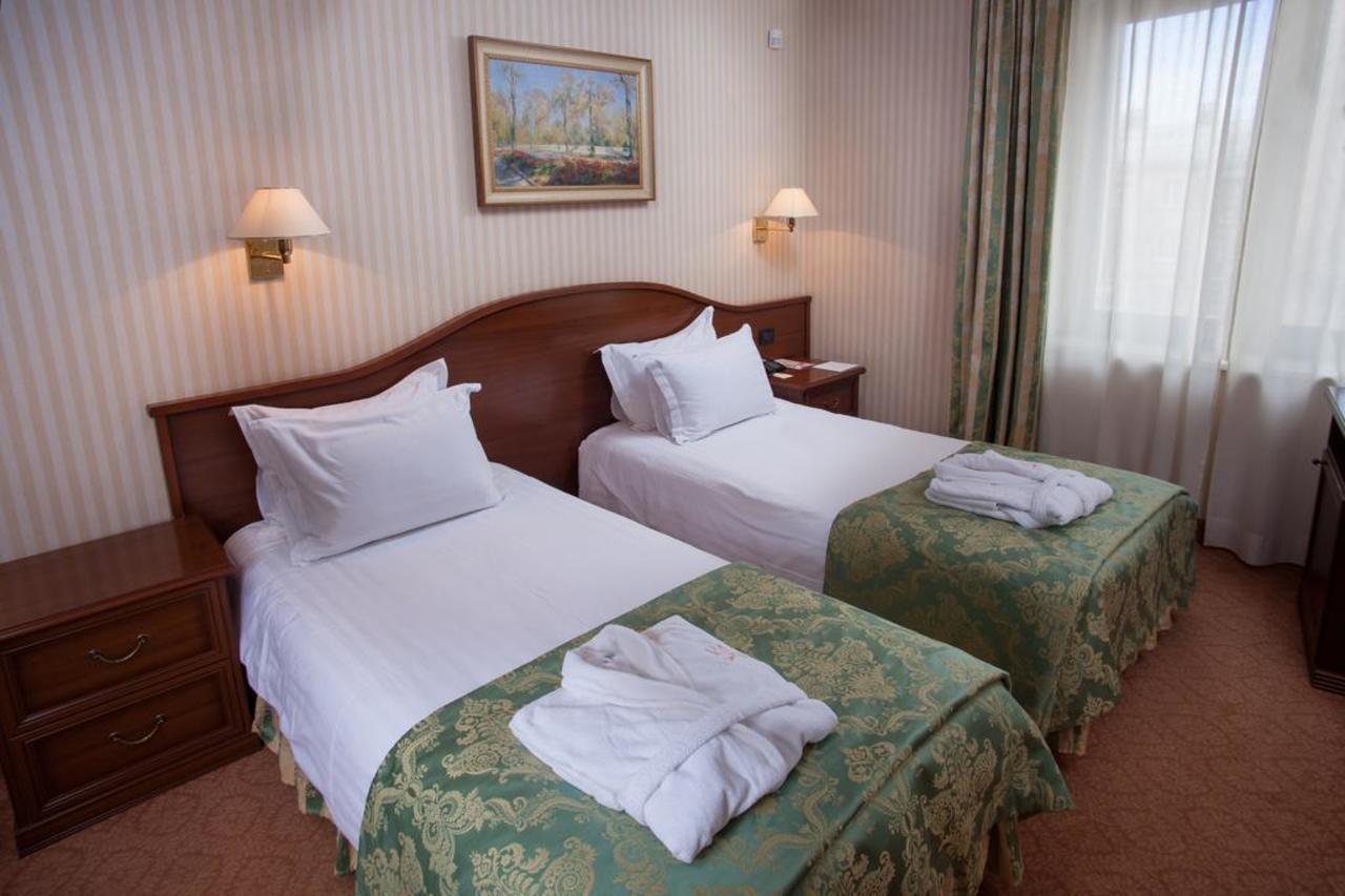 אודסה Hotel Otrada מראה חיצוני תמונה